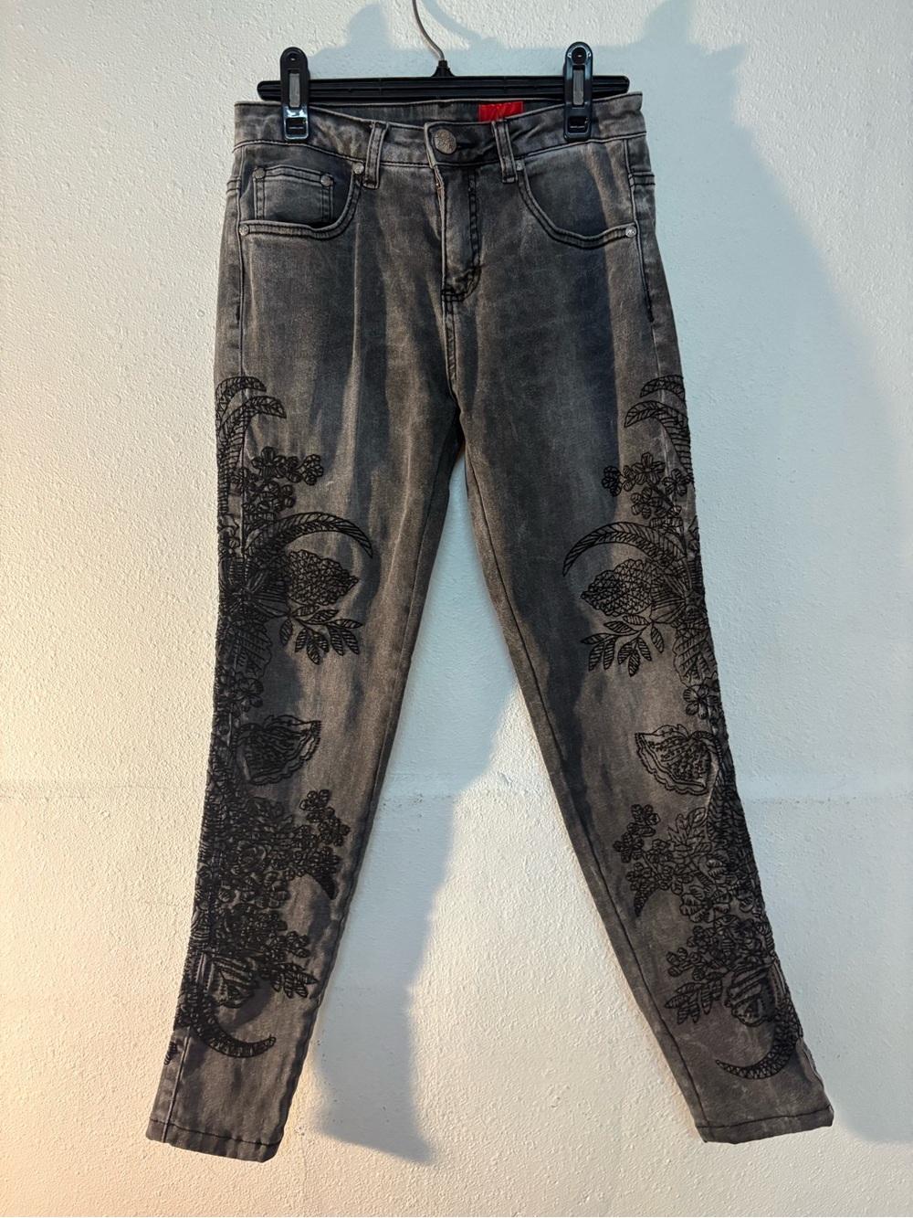 Cristina Women Black Embroidered Jeans